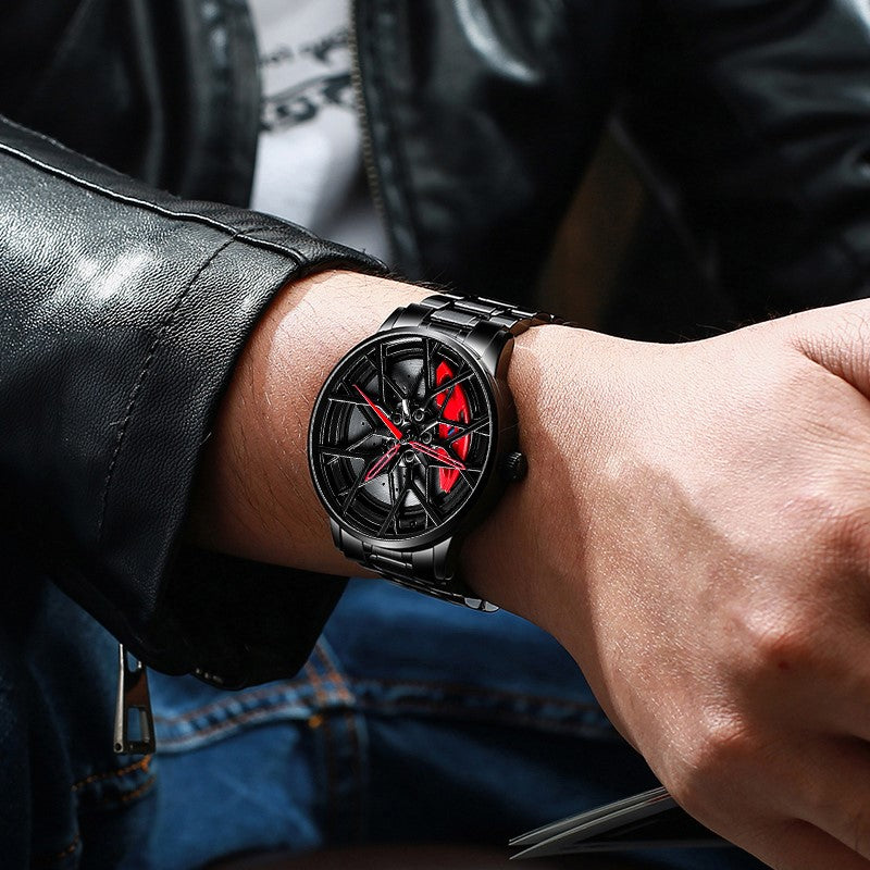 Homme portant une montre avec jante bmw M8